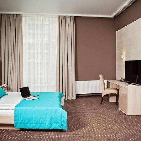 Hotel Versailles Łuck Zewnętrze zdjęcie