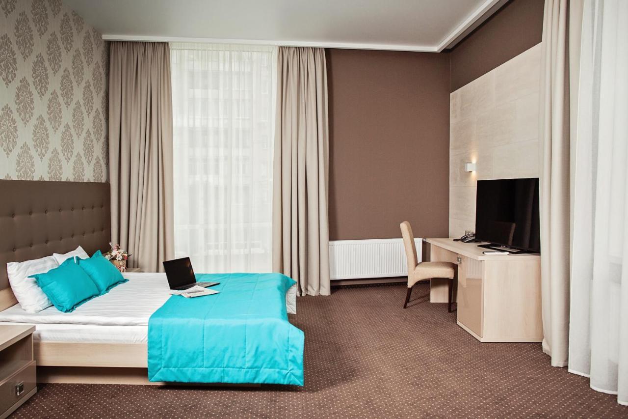 Hotel Versailles Łuck Zewnętrze zdjęcie