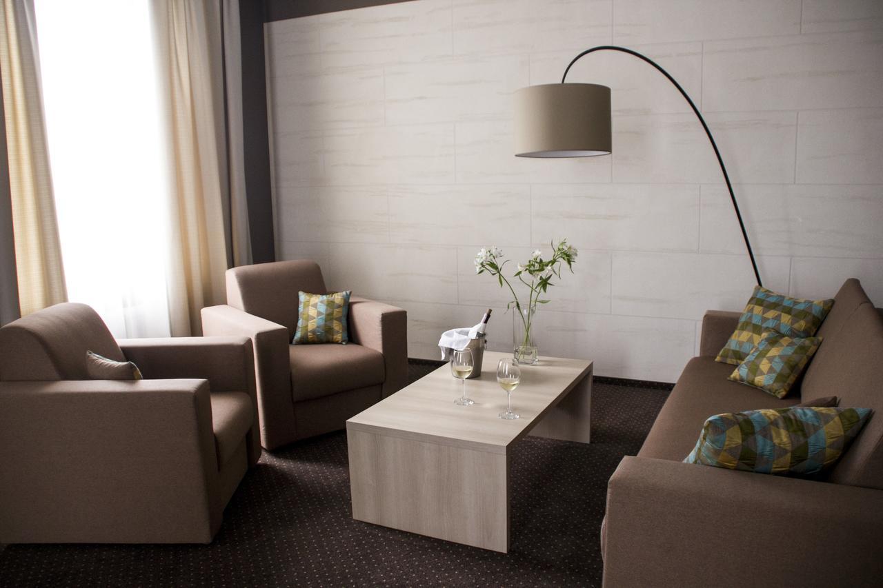 Hotel Versailles Łuck Pokój zdjęcie