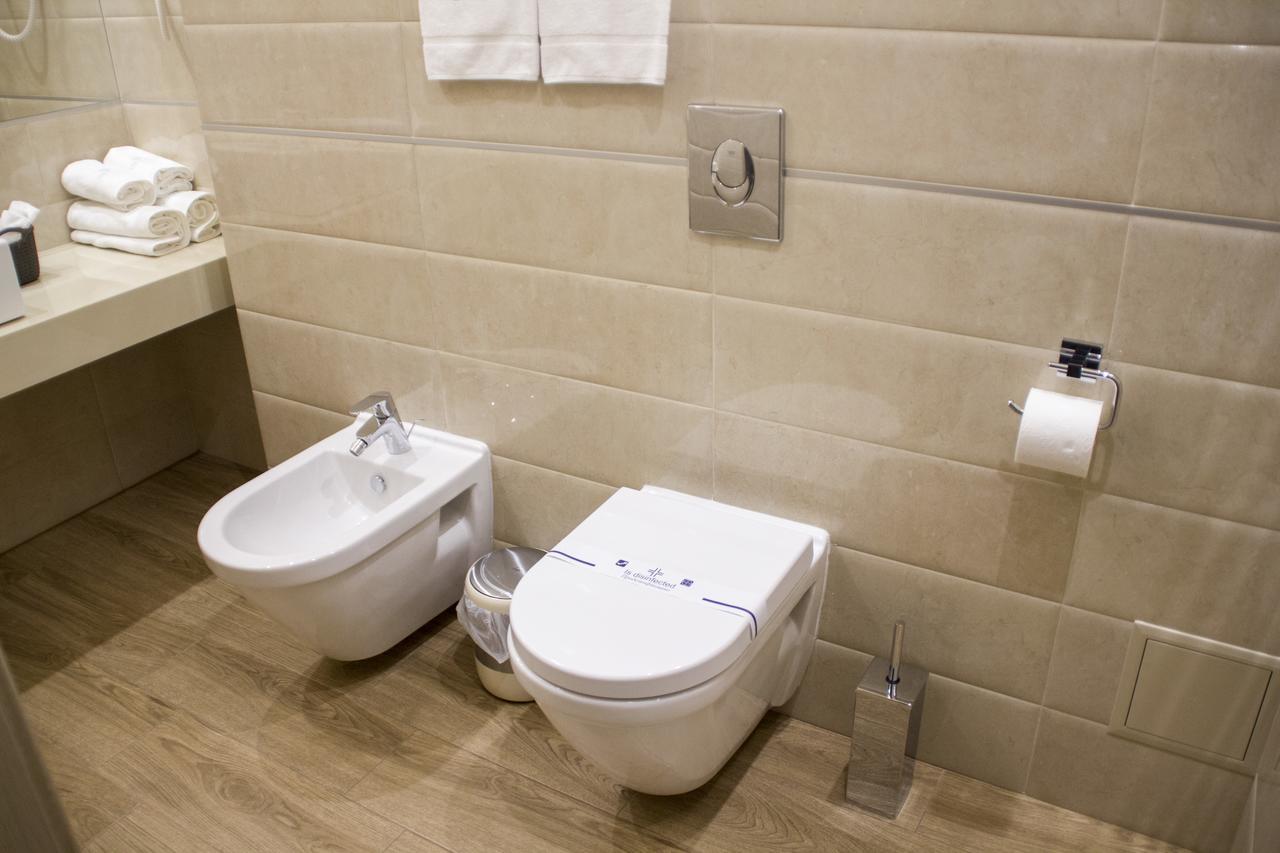 Hotel Versailles Łuck Zewnętrze zdjęcie