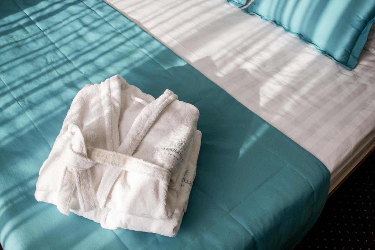 Hotel Versailles Łuck Zewnętrze zdjęcie