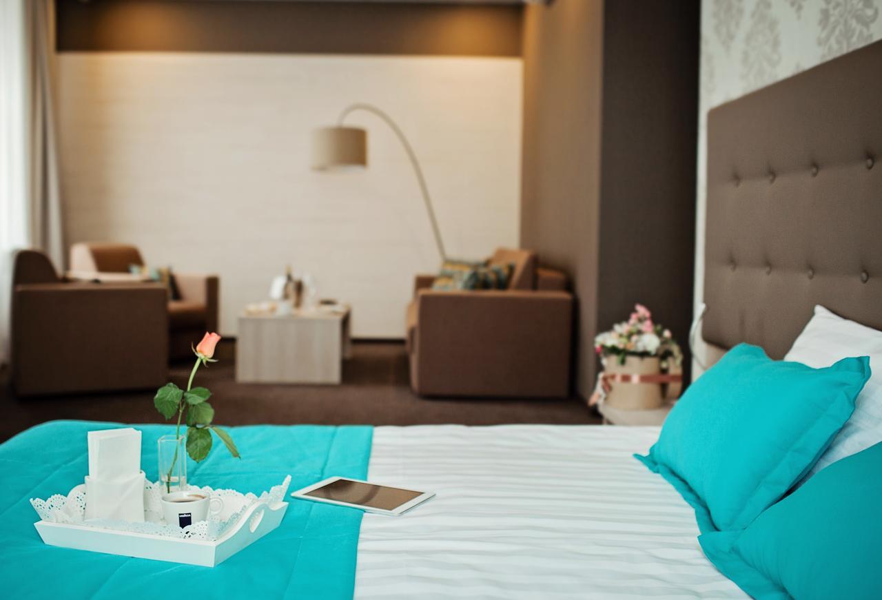Hotel Versailles Łuck Zewnętrze zdjęcie