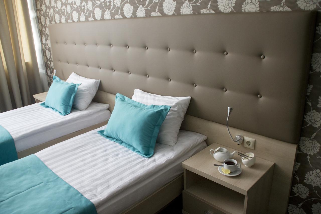 Hotel Versailles Łuck Zewnętrze zdjęcie
