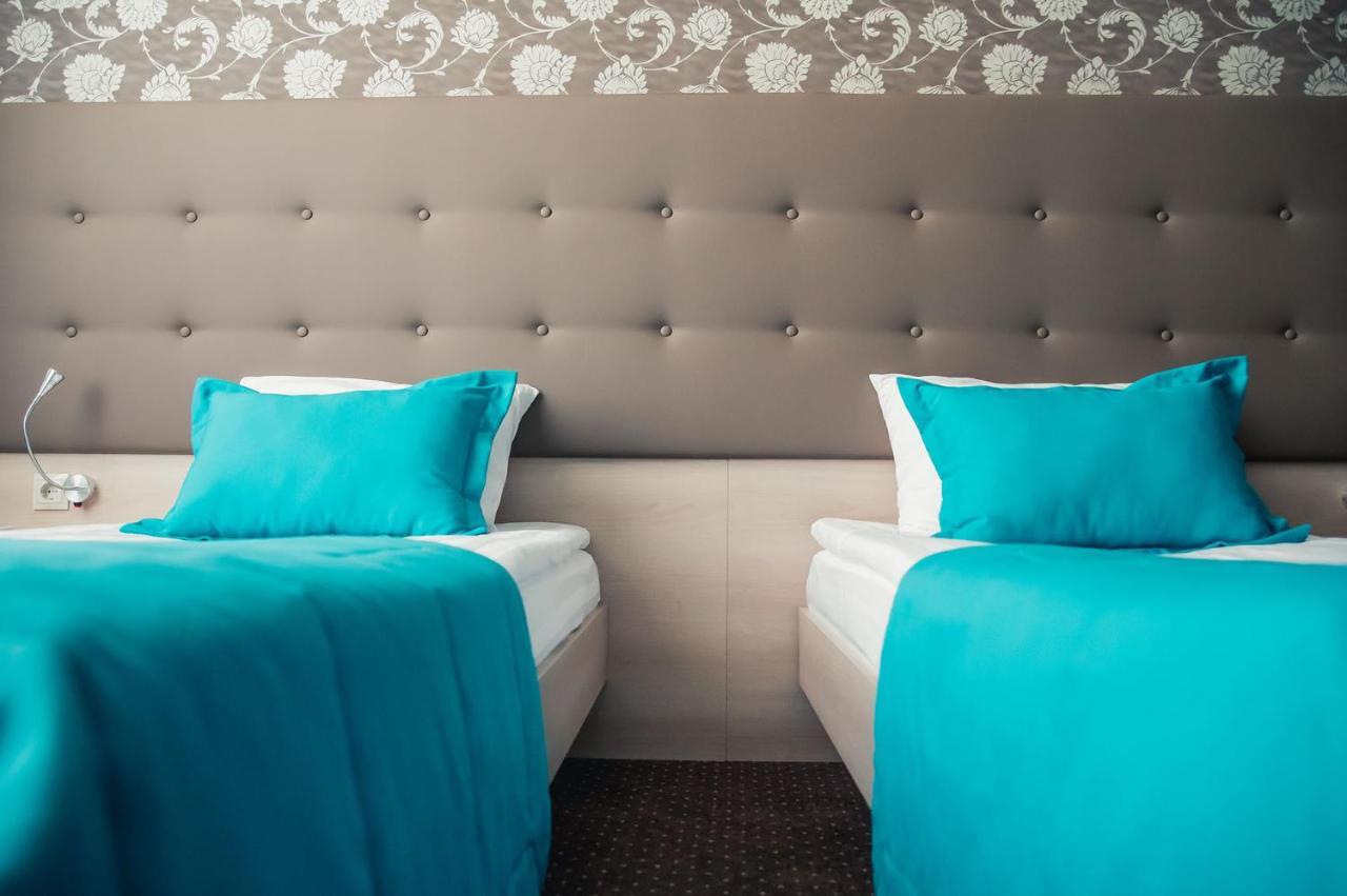 Hotel Versailles Łuck Zewnętrze zdjęcie